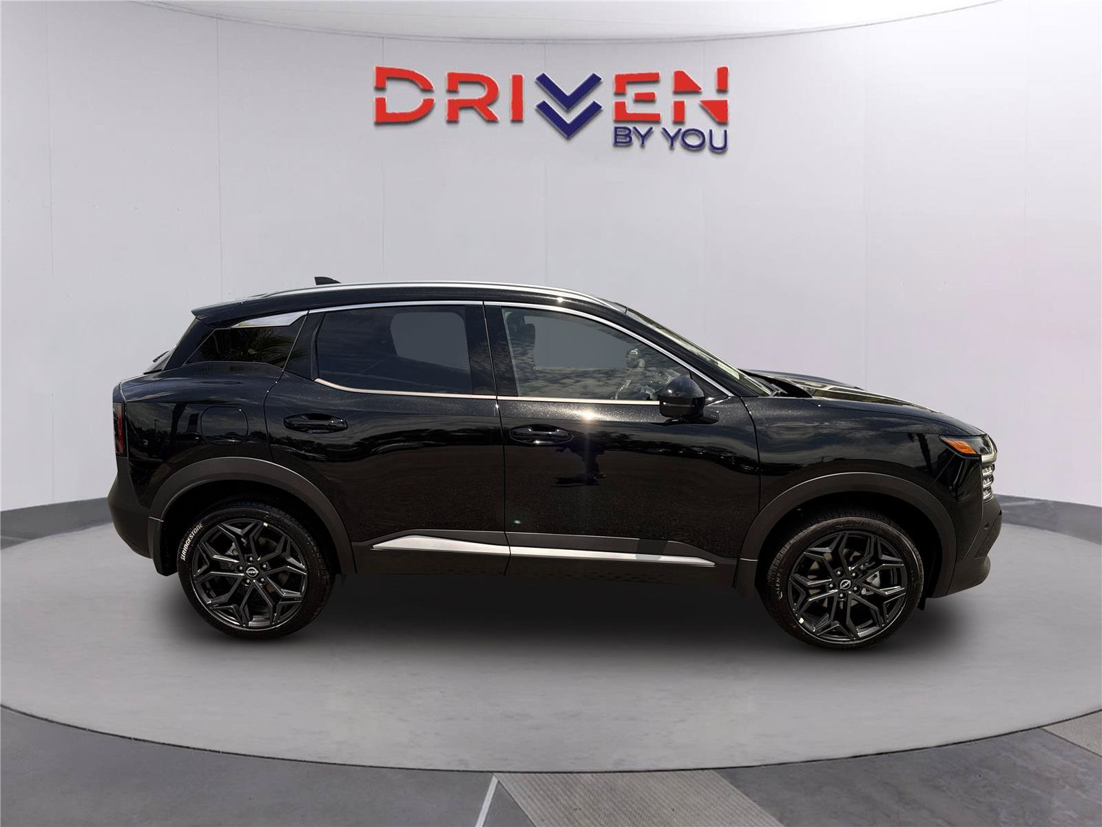 New 2026 Nissan Kicks SR FWD image 3