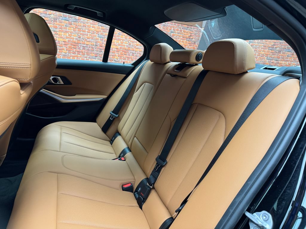 Certified 2025 BMW 330i xDrive Sedan w/ Premium Package AWD/4WD image 27
