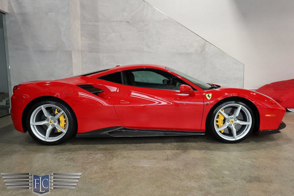 Used 2018 Ferrari 488 GTB RWD image 3