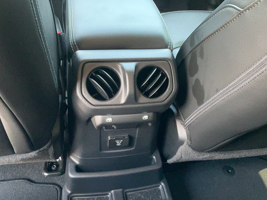 Used 2023 Jeep Wrangler Unlimited Sahara w/ Cold Weather Group AWD/4WD image 15