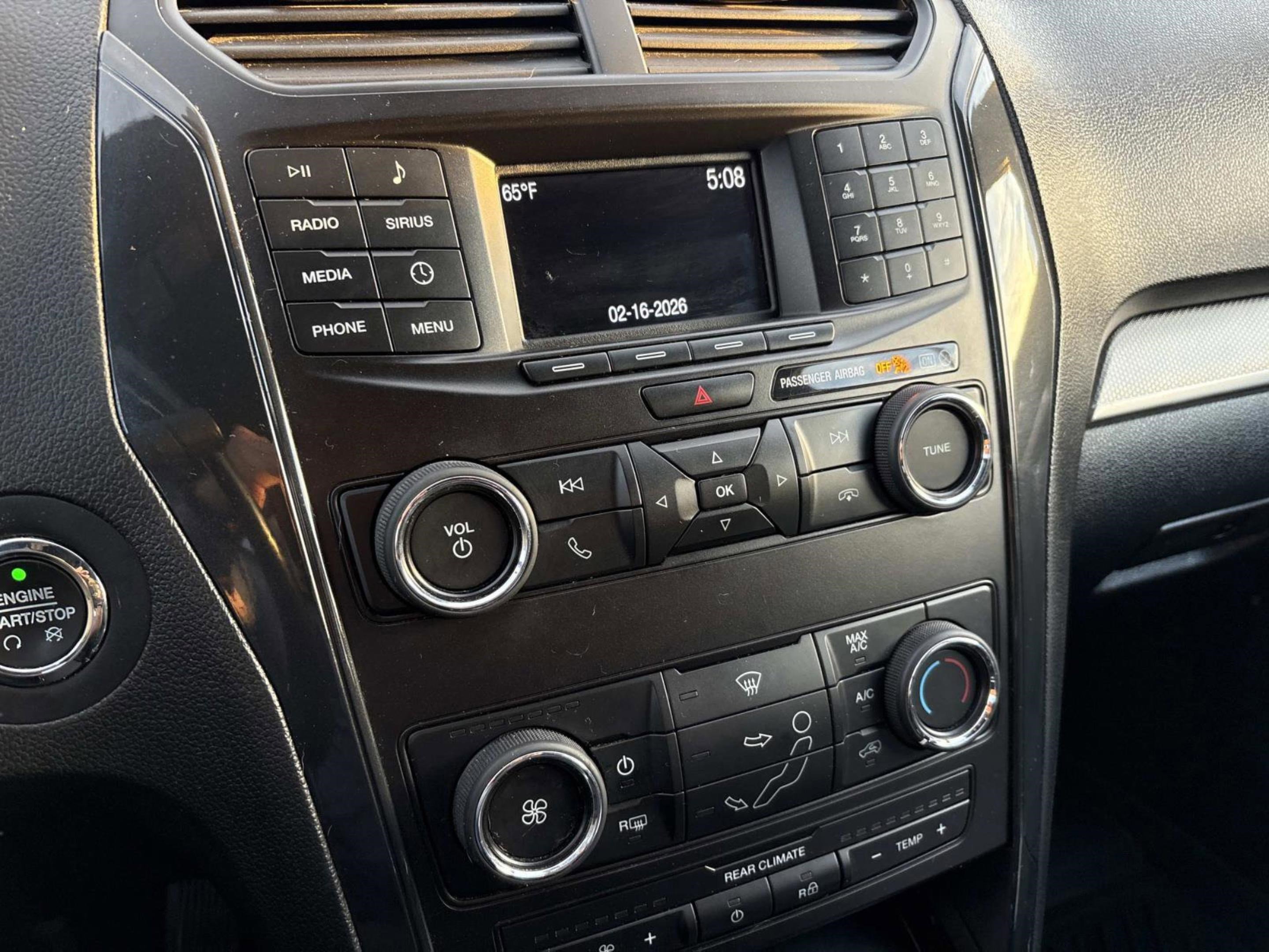 Used 2019 Ford Explorer XLT w/ Class III Trailer Tow Package image 32