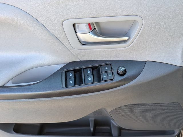 Used 2020 Toyota Sienna LE w/ Carpet Mat Package FWD image 20