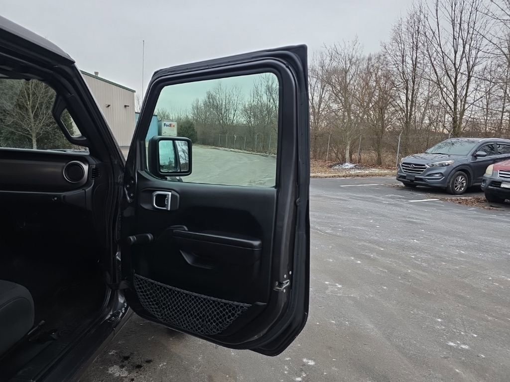 Used 2020 Jeep Gladiator Sport image 36