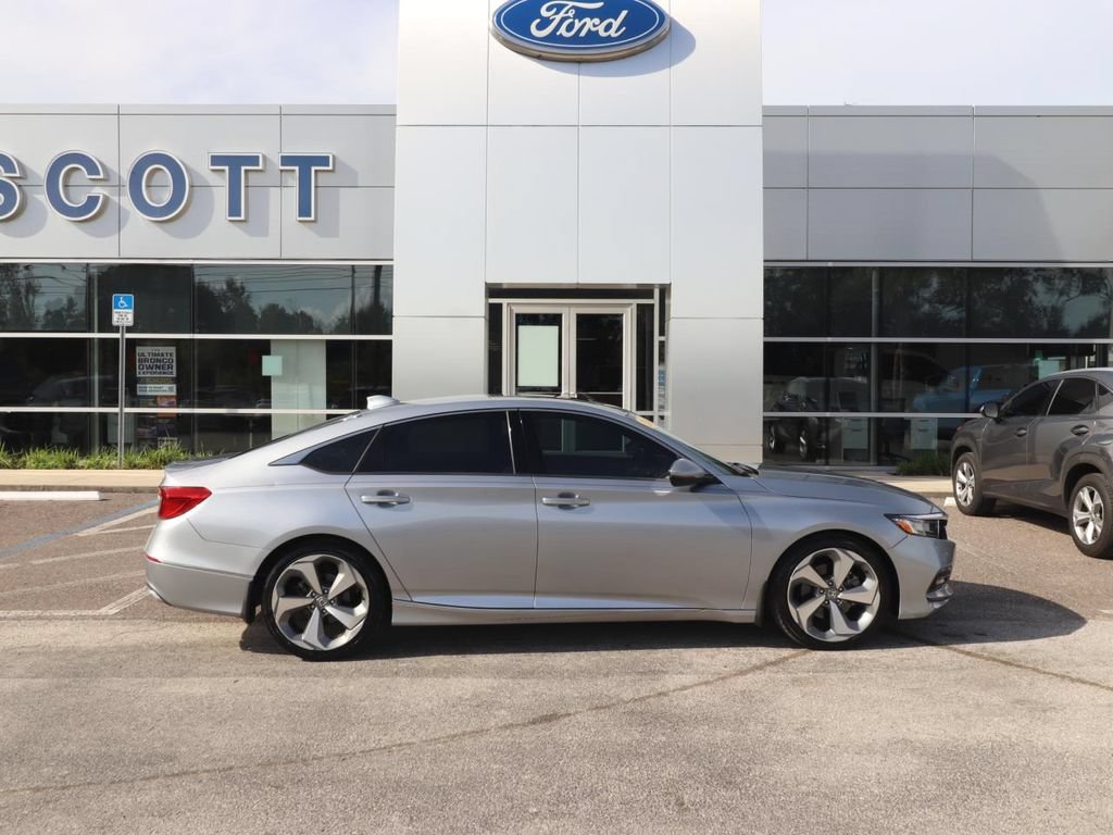 Used 2018 Honda Accord Touring image 15
