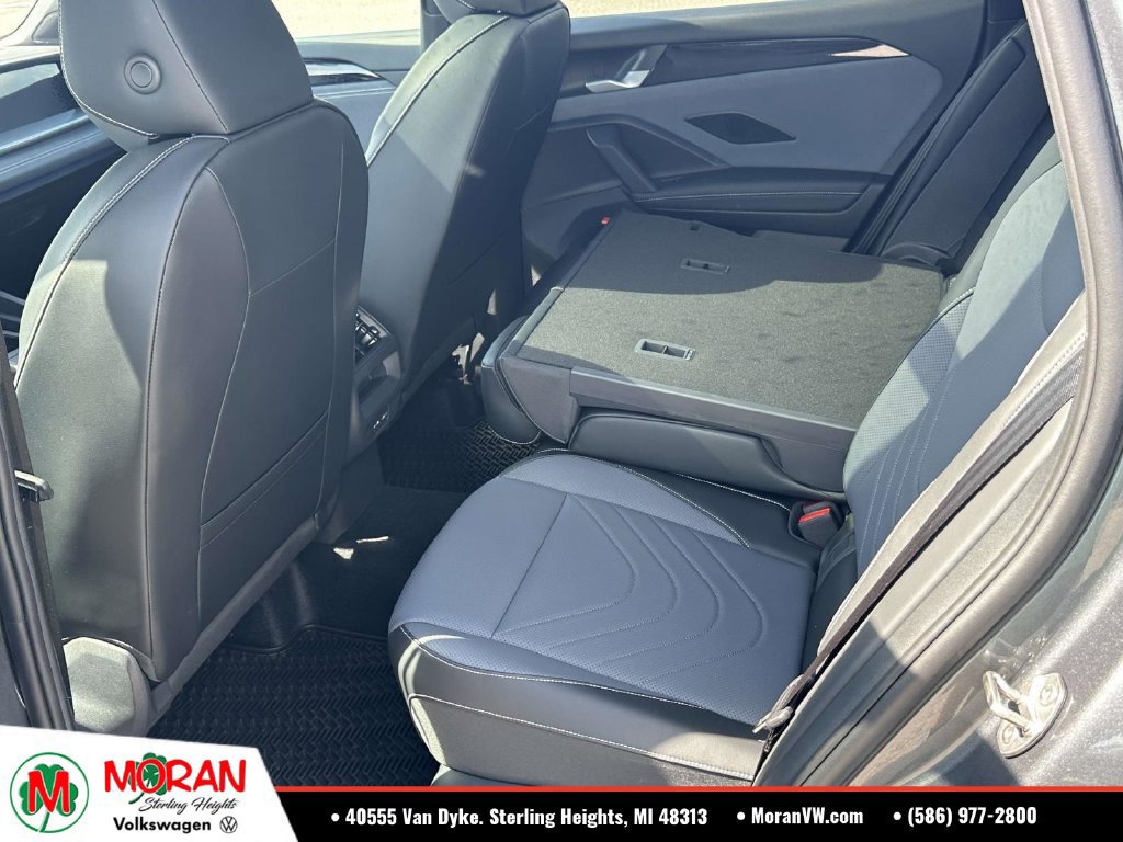 Used 2026 Volkswagen Tiguan SE R-Line FWD image 9