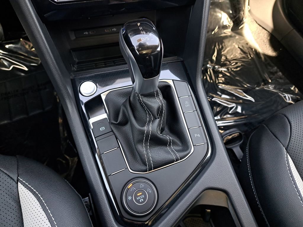 New 2025 Volkswagen Taos SEL image 24