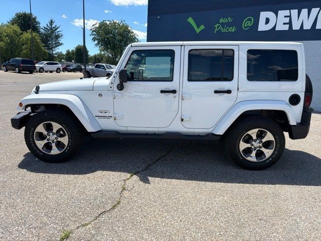 Used 2017 Jeep Wrangler Unlimited Sahara w/ Connectivity Group AWD/4WD image 2