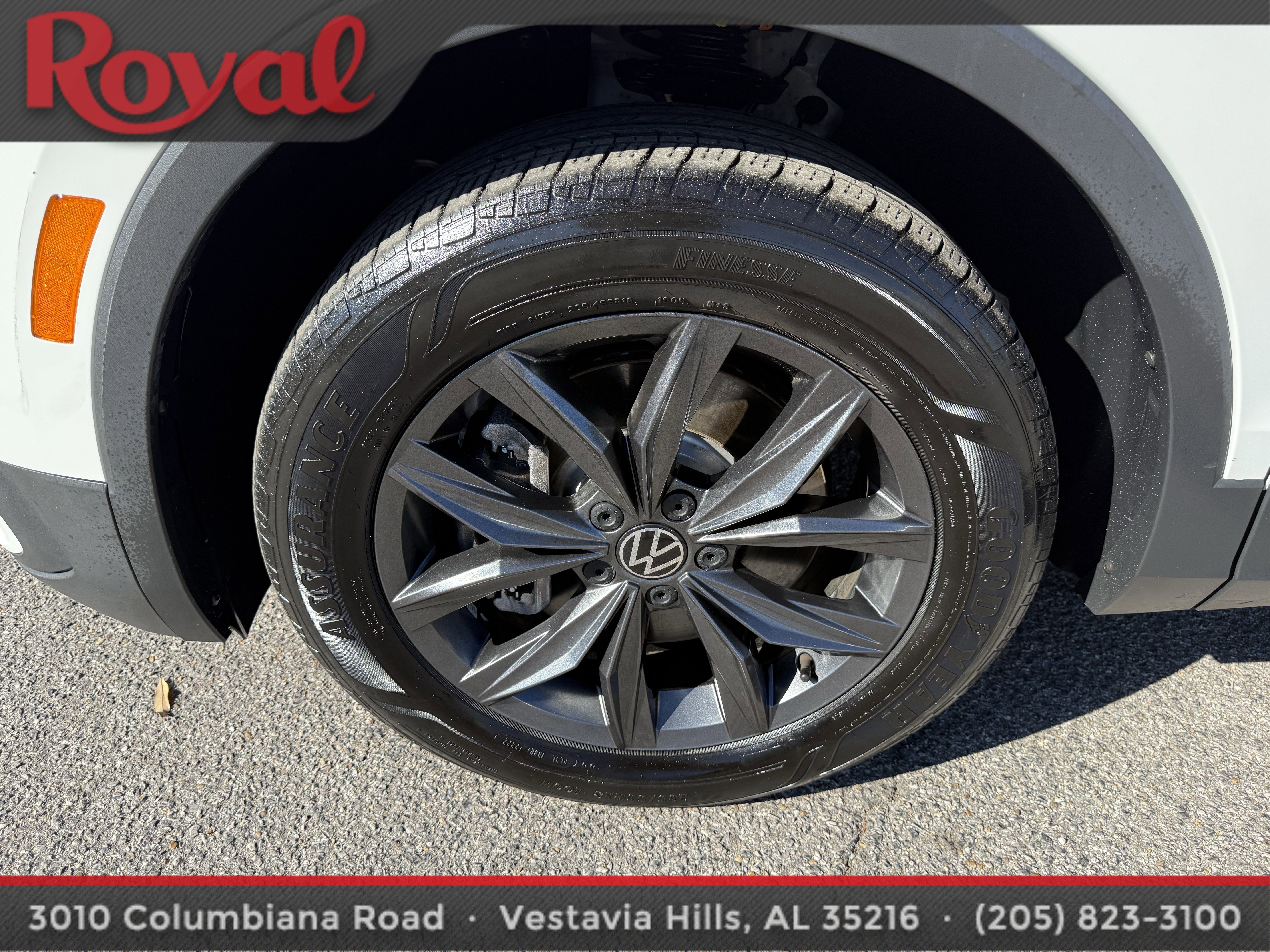 Certified 2022 Volkswagen Tiguan SE w/ Panoramic Sunroof Package image 9