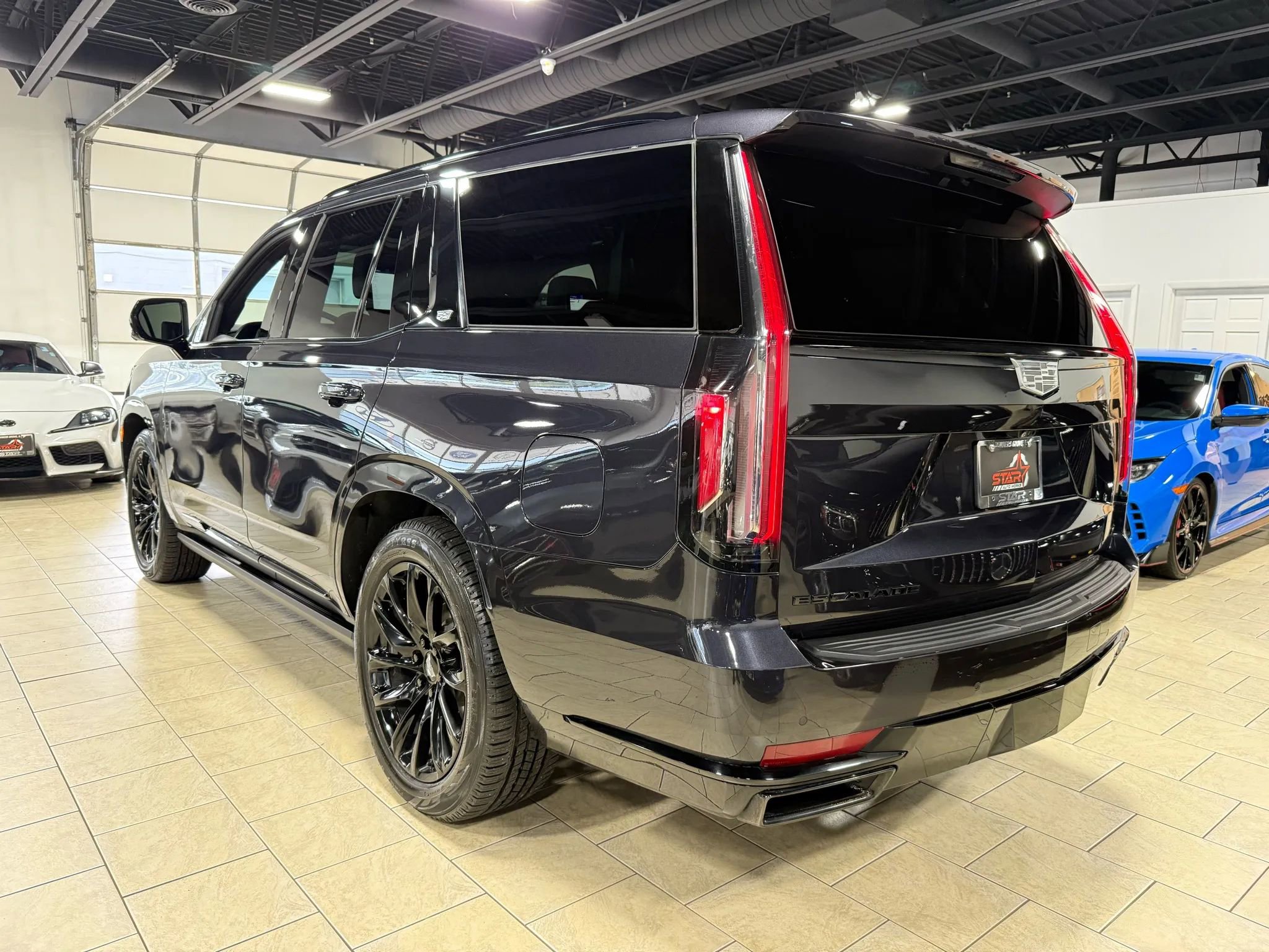 Used 2023 Cadillac Escalade Sport Platinum w/ LPO, ONYX Package image 5