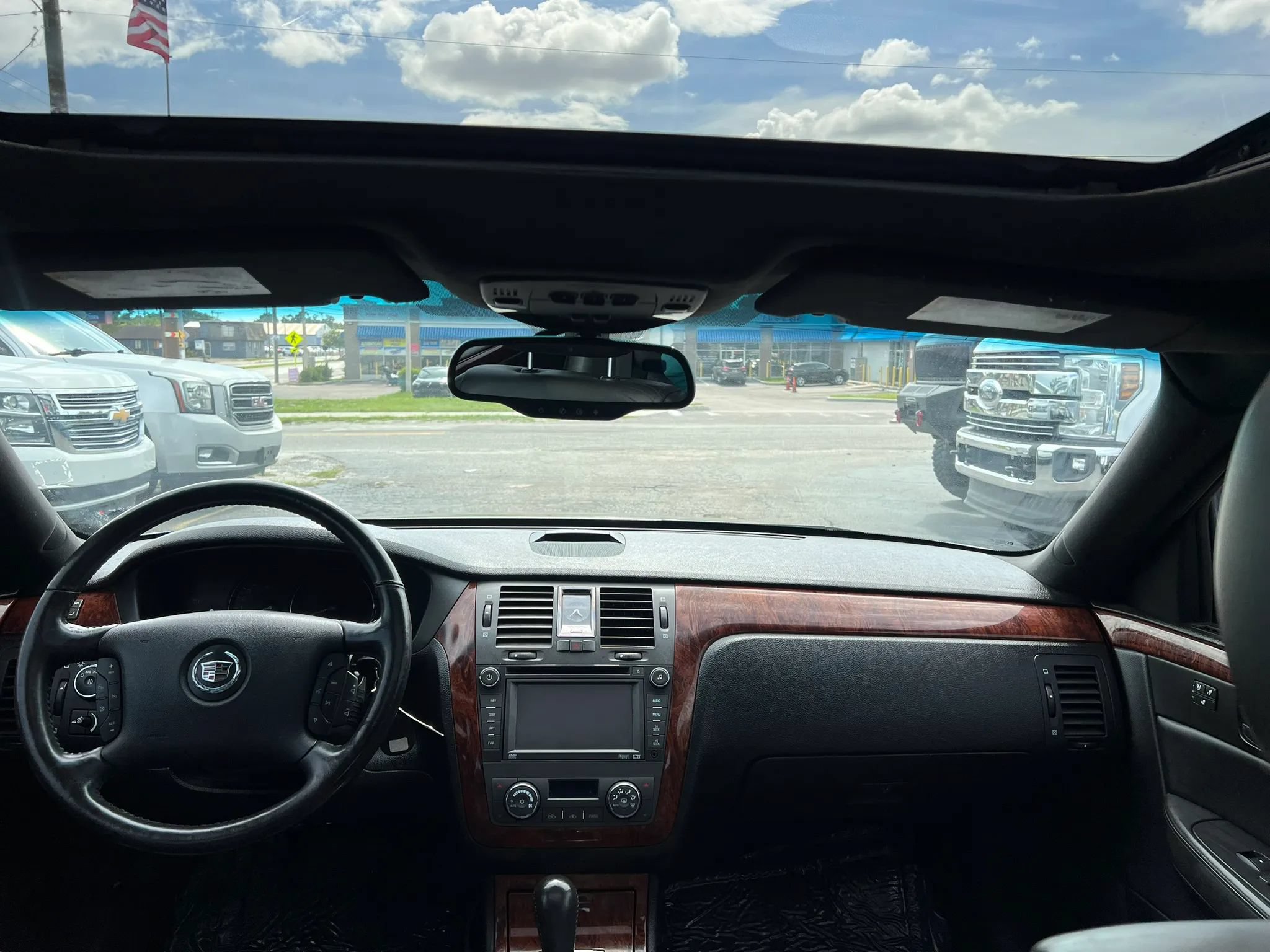 Used 2007 Cadillac DTS Luxury I w/ Sun And Navigation Package FWD image 12