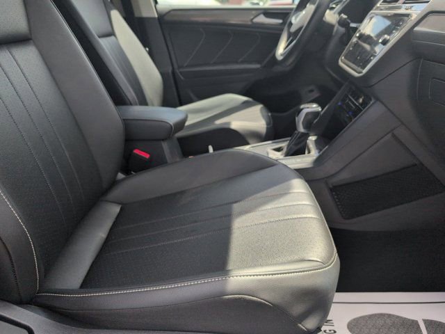 Used 2024 Volkswagen Tiguan SE image 31