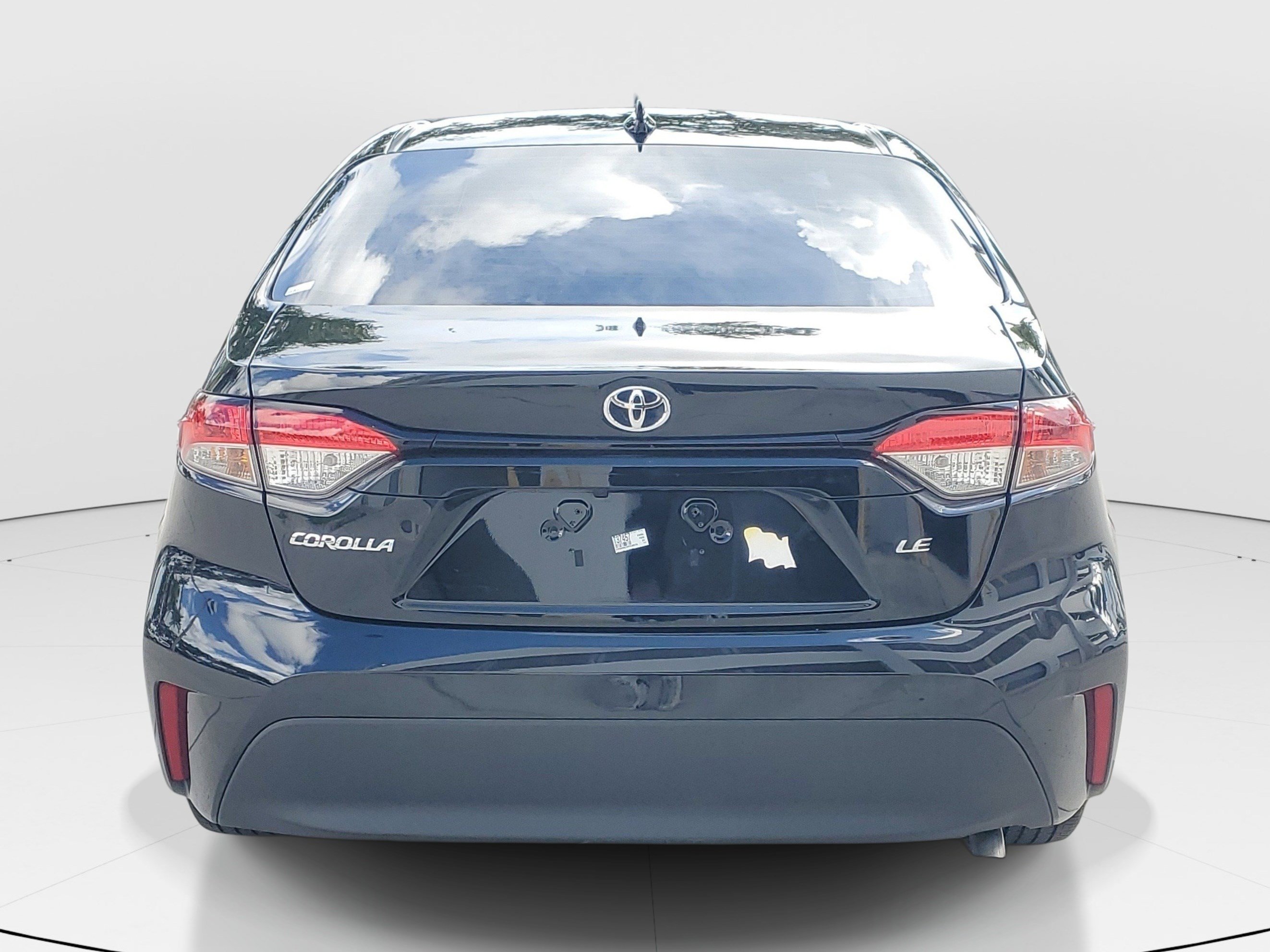Used 2023 Toyota Corolla LE FWD image 4