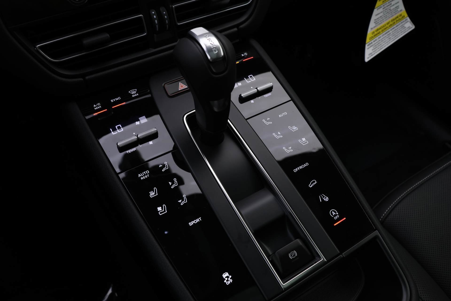 Used 2025 Porsche Macan image 7