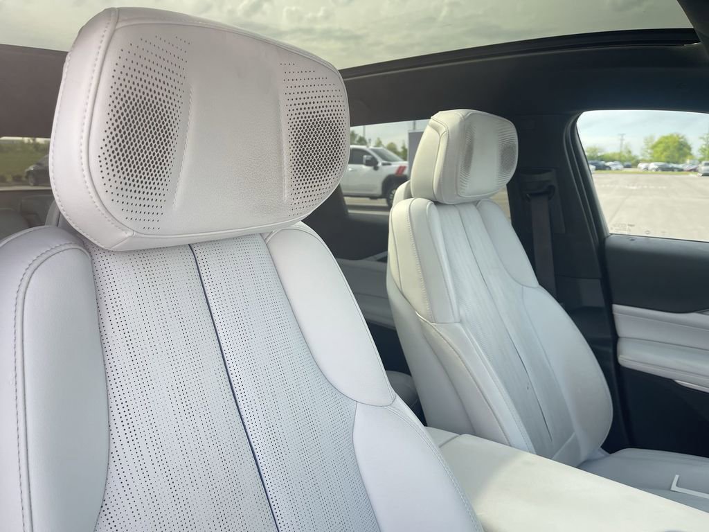 Certified 2024 Cadillac Lyriq Luxury AWD/4WD image 31