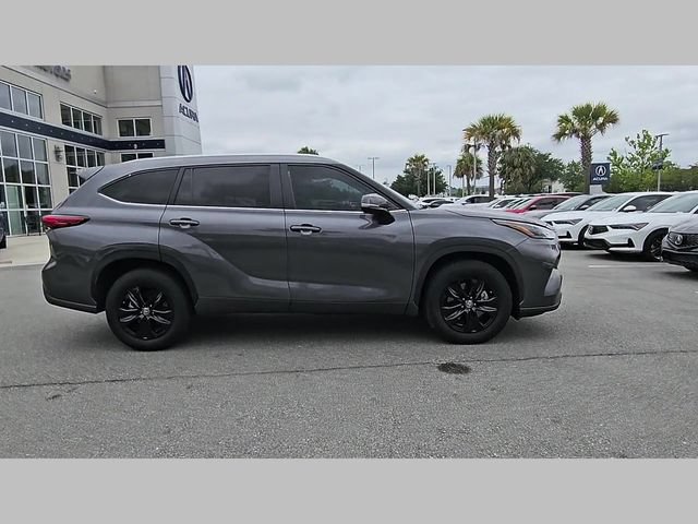 Used 2023 Toyota Highlander XLE FWD image 32