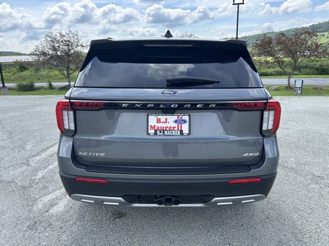 Used 2025 Ford Explorer Active w/ Active Comfort Package image 4