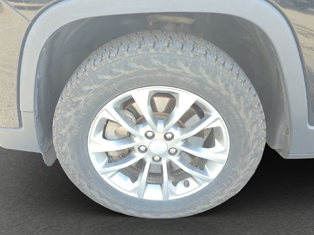 Used 2019 Jeep Cherokee Latitude Plus AWD/4WD image 4