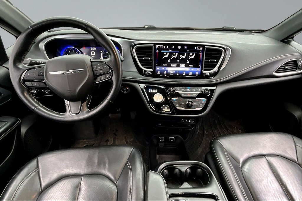 Used 2021 Chrysler Pacifica Touring-L w/ Uconnect Theater Family Group AWD/4WD image 7