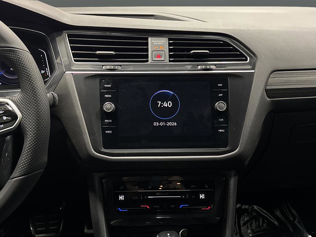 Used 2022 Volkswagen Tiguan SEL R-Line image 9