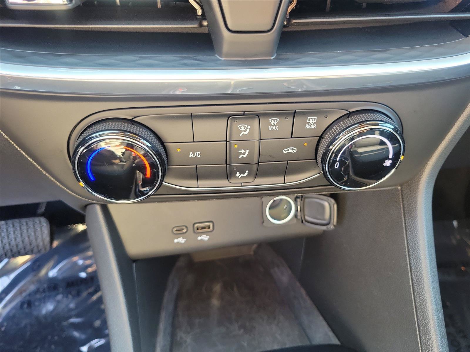 Used 2024 Buick Encore GX Preferred FWD image 27