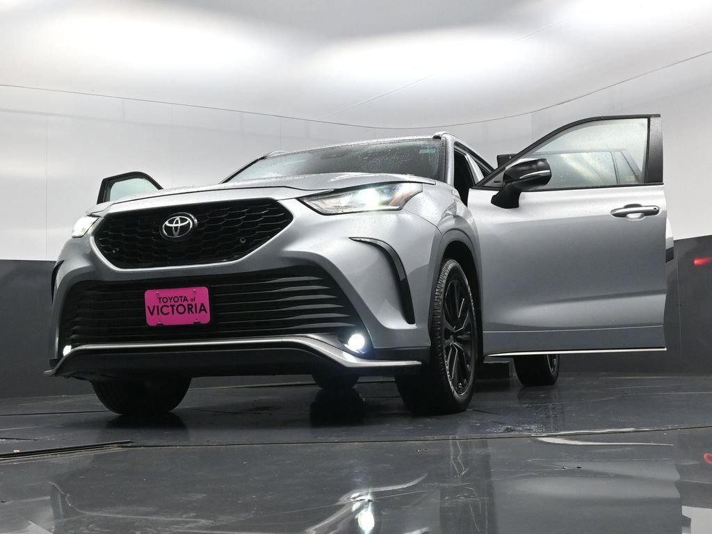 Used 2023 Toyota Highlander XSE FWD image 28