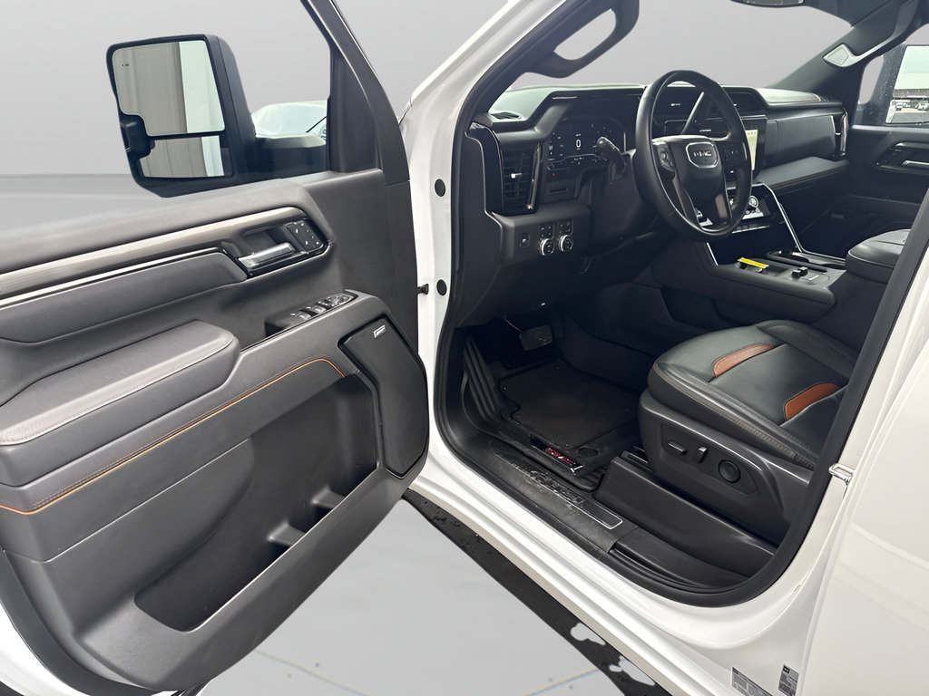 Used 2025 GMC Sierra 2500 AT4 AWD/4WD image 14