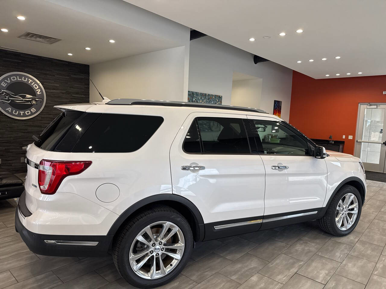 Used 2018 Ford Explorer Limited image 12