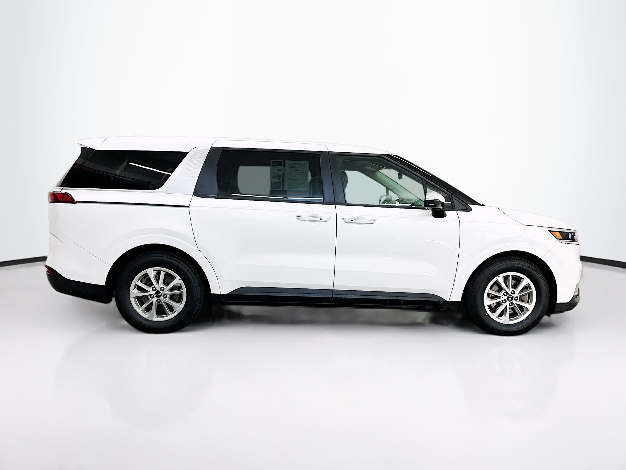 Used 2024 Kia Carnival LX image 10