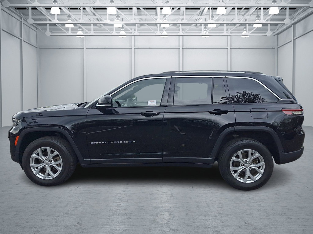 Used 2023 Jeep Grand Cherokee Limited AWD/4WD image 2