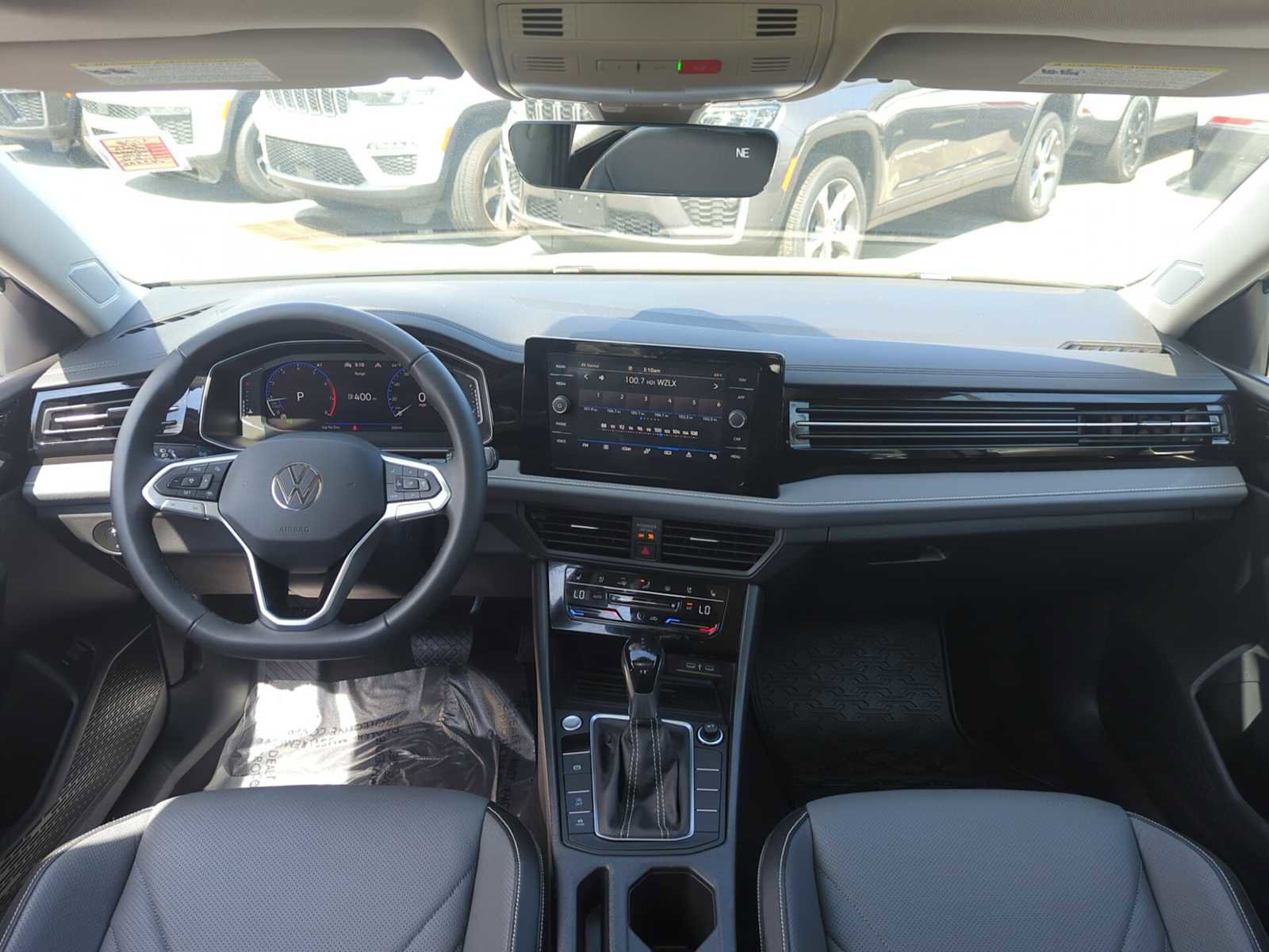 Used 2025 Volkswagen Jetta SEL FWD image 31