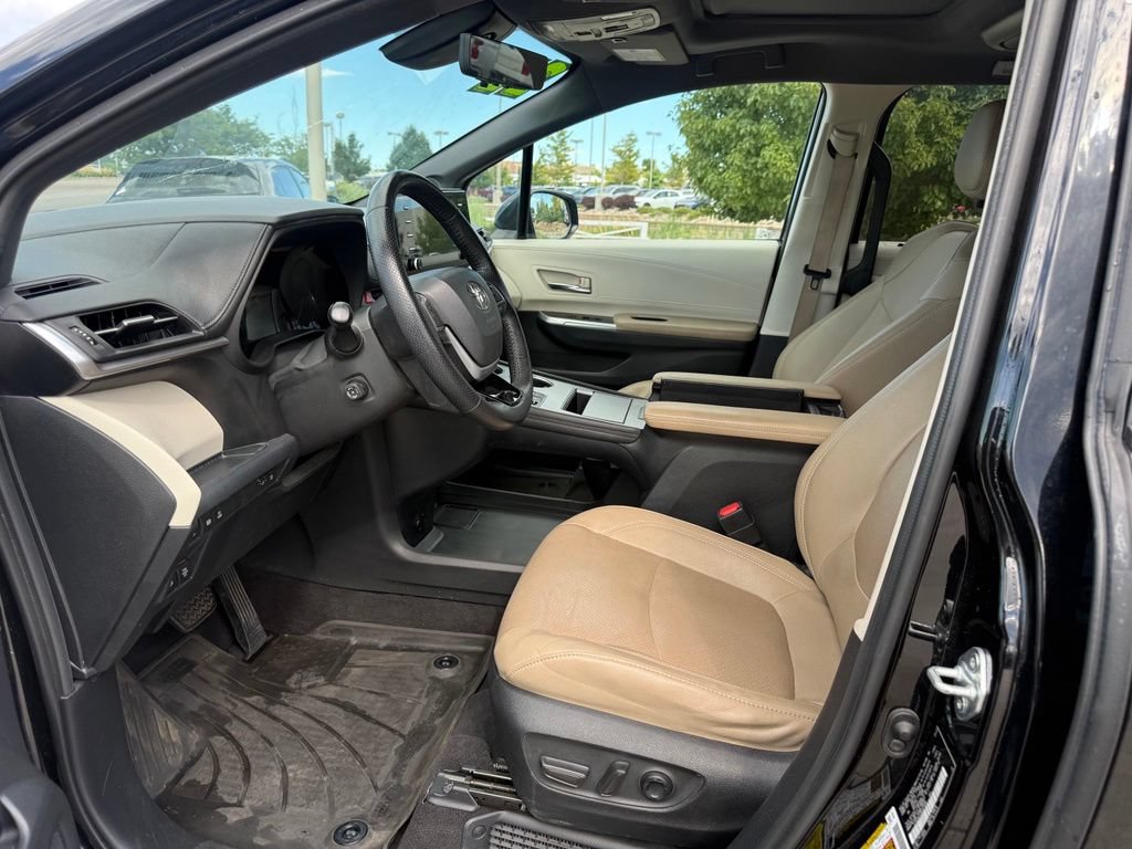 Used 2022 Toyota Sienna Limited AWD/4WD image 16