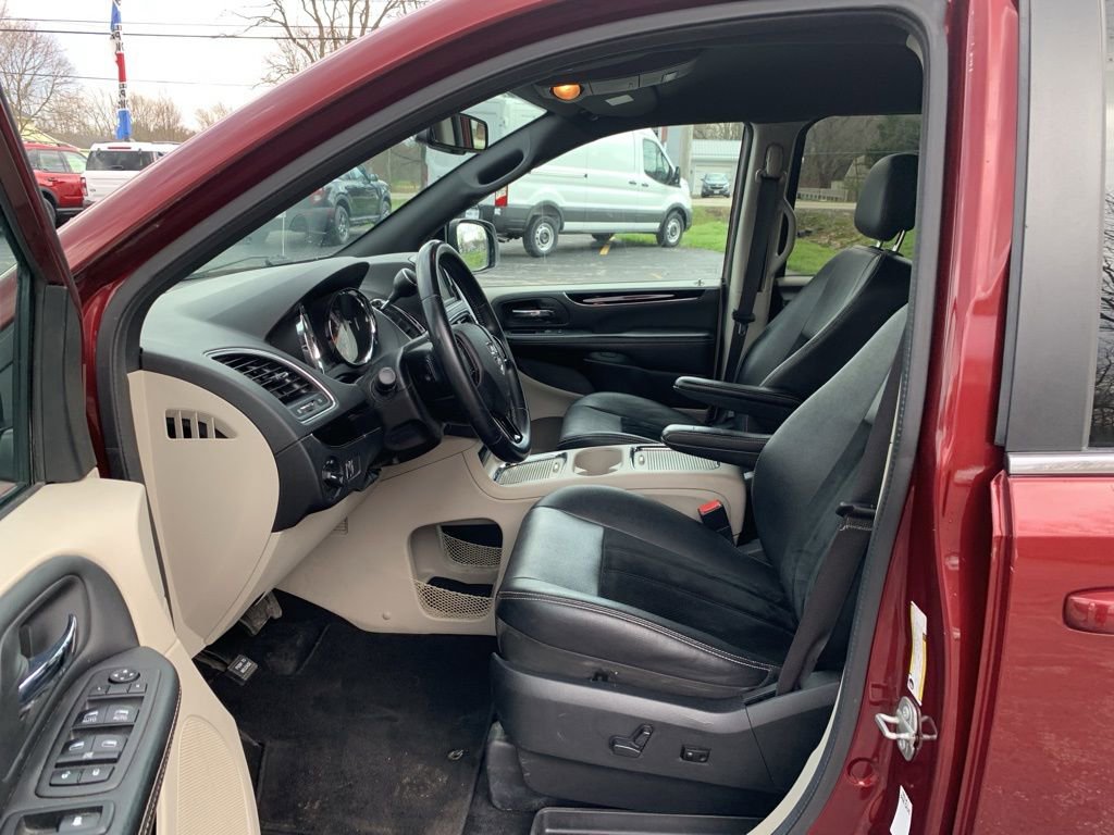 Used 2018 Dodge Grand Caravan SXT image 15