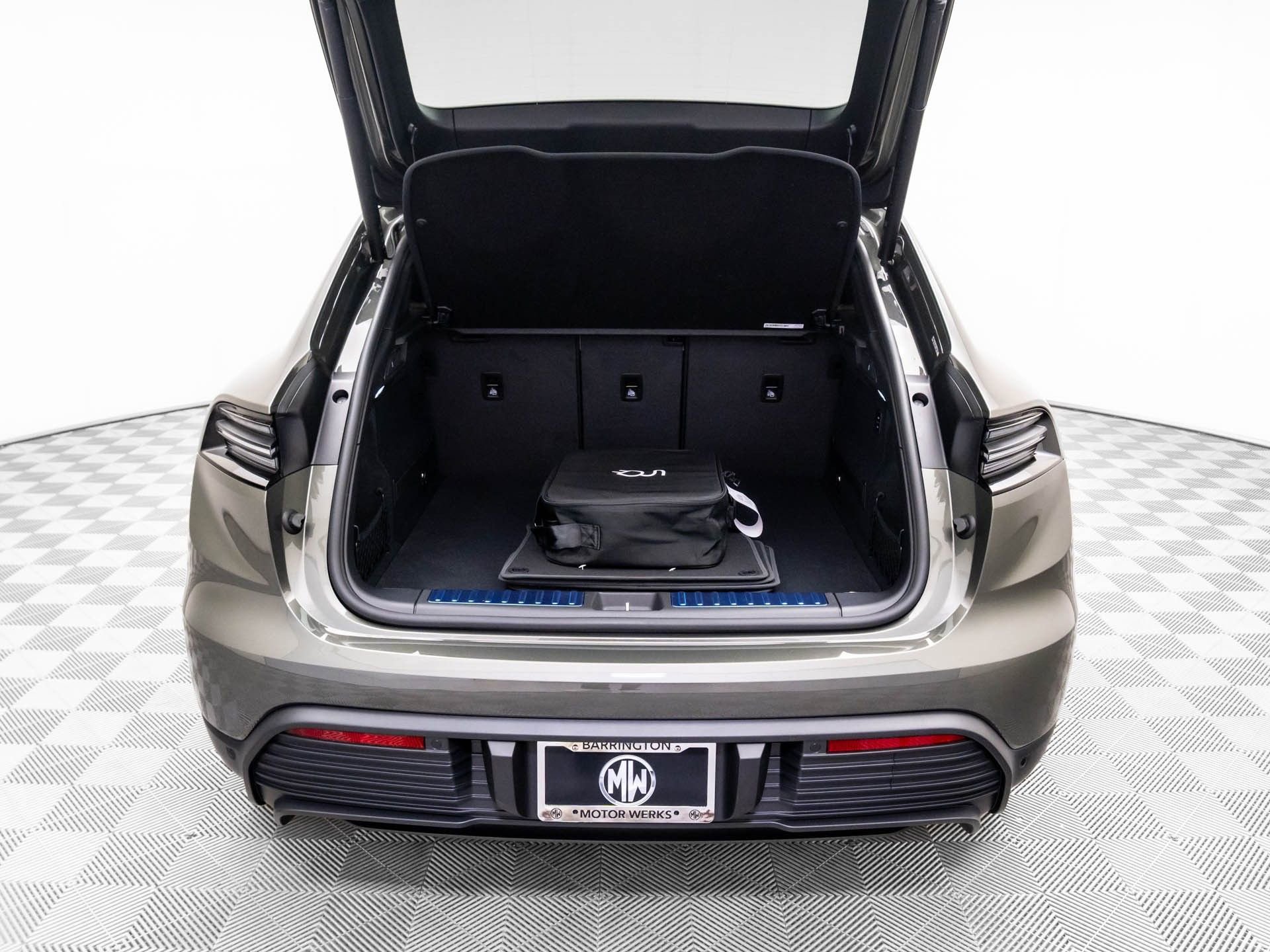 New 2025 Porsche Macan 4 Electric image 30