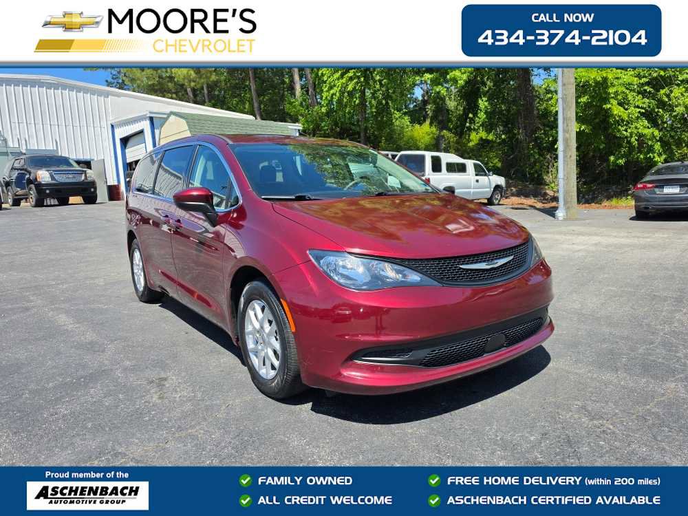 Used 2023 Chrysler Voyager LX FWD image 1