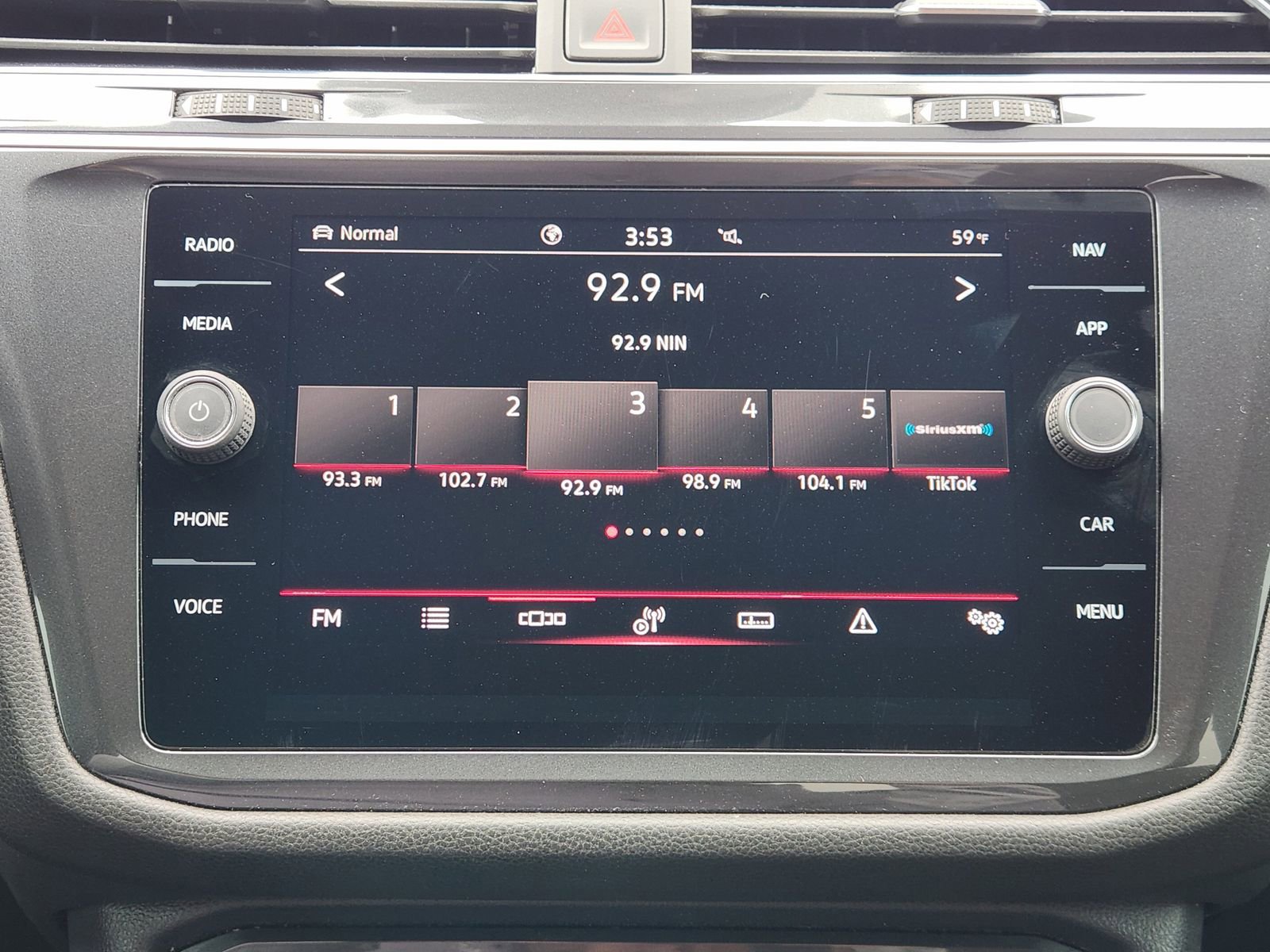 Used 2022 Volkswagen Tiguan SEL R-Line image 20