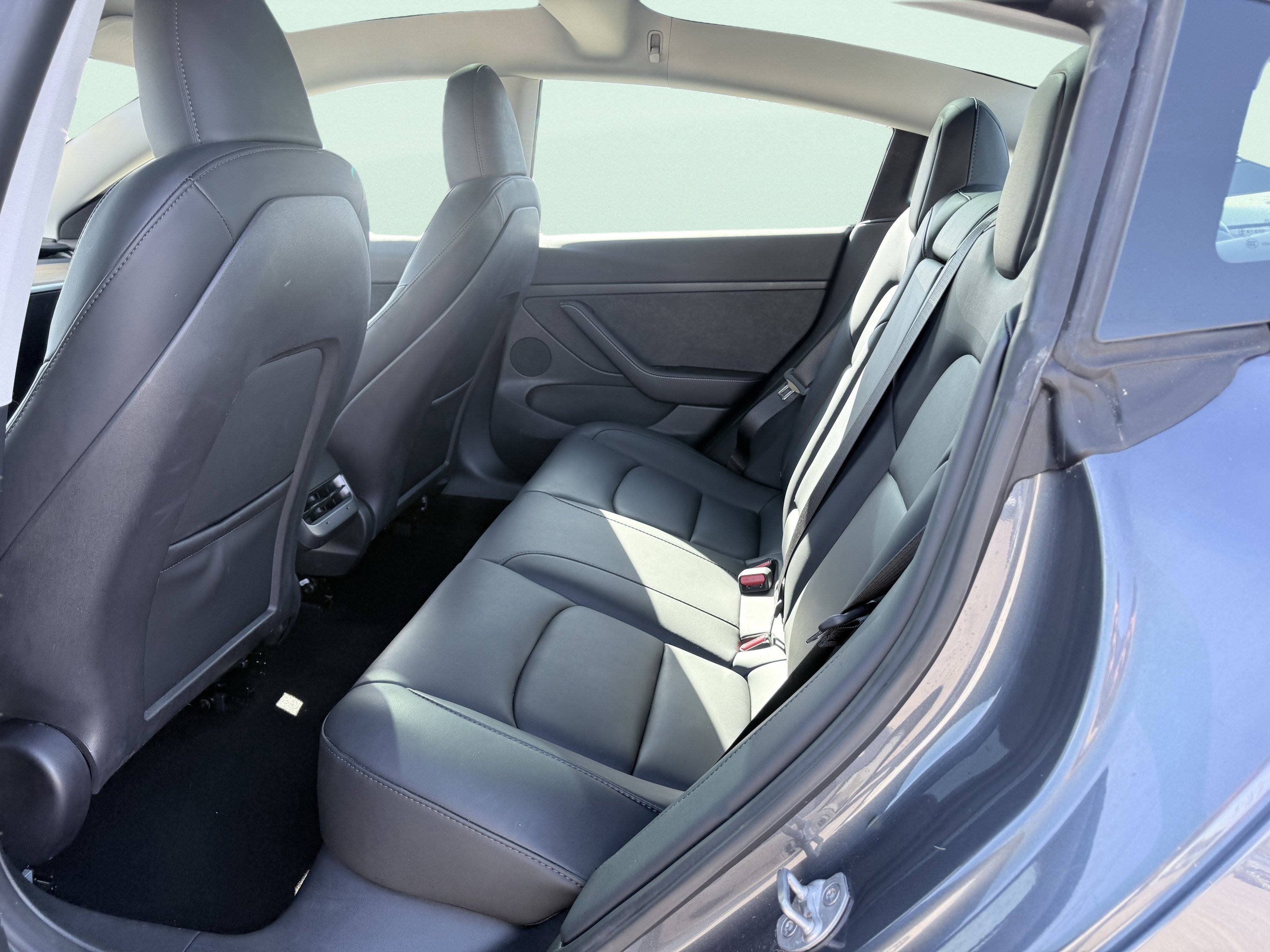 Used 2023 Tesla Model 3 Standard Range image 33