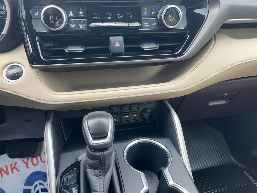 Certified 2020 Toyota Highlander XLE image 17