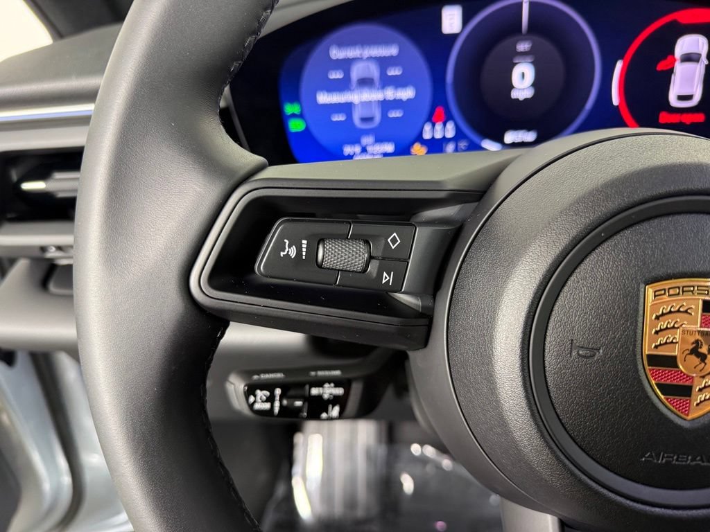 Certified 2025 Porsche Macan 4S Electric AWD/4WD image 25