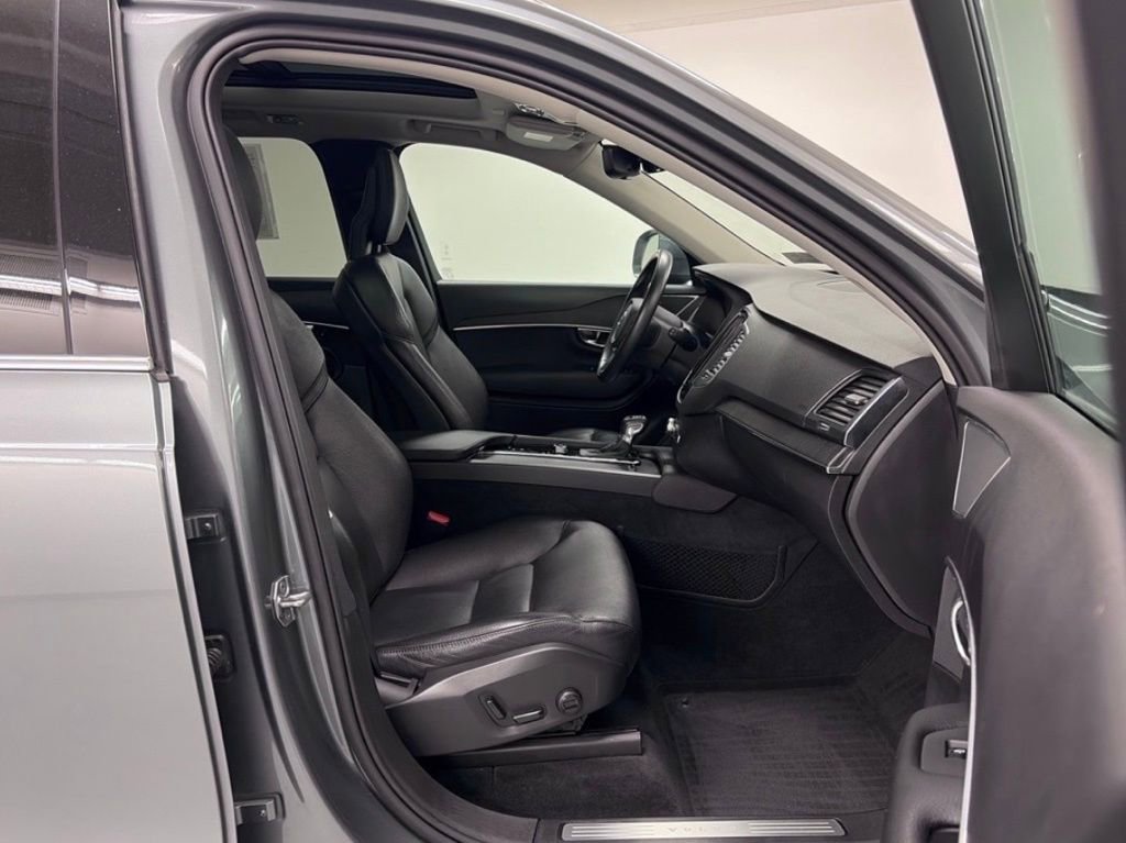 Used 2020 Volvo XC90 T6 Momentum w/ Protection Package AWD/4WD image 17