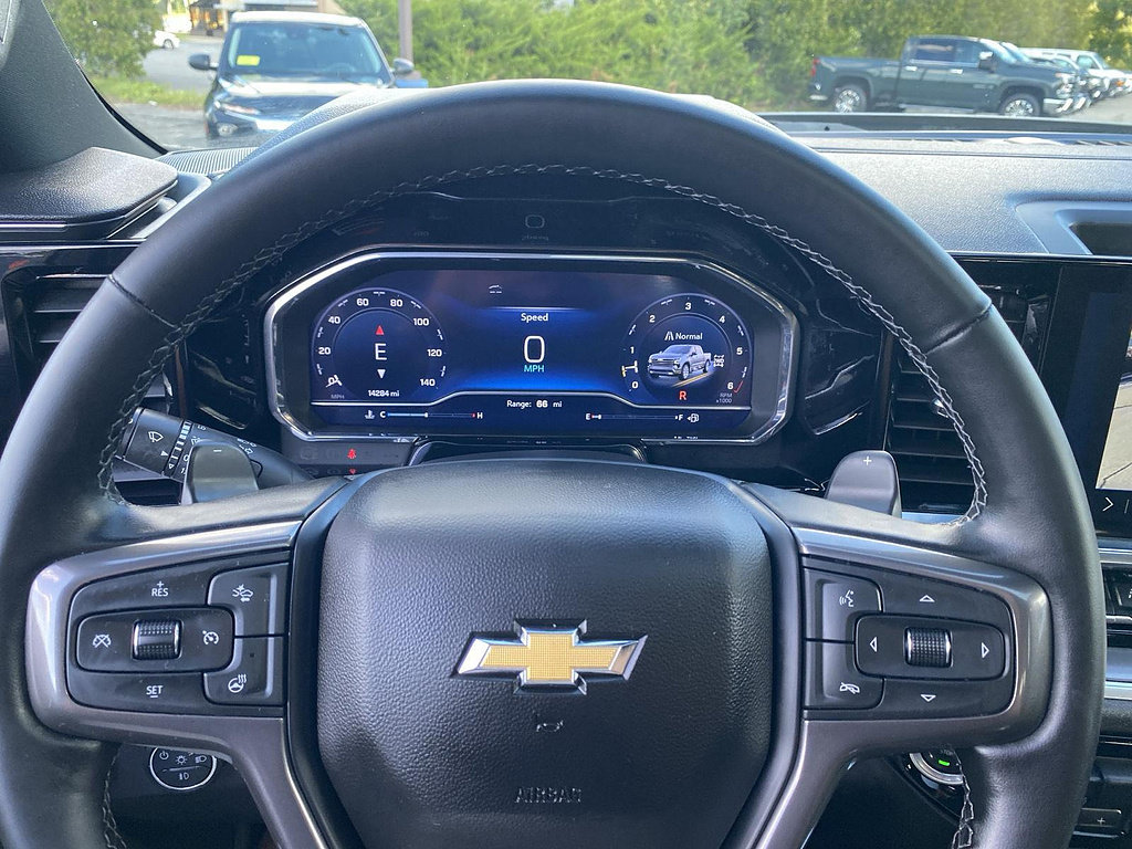 Used 2025 Chevrolet Silverado 1500 High Country AWD/4WD image 32