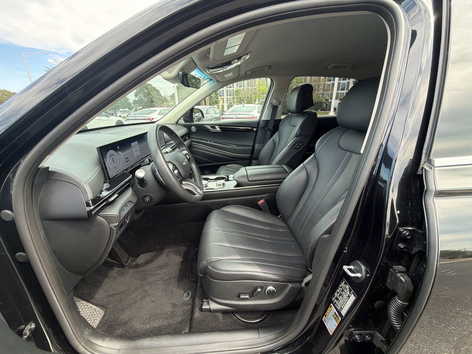 Used 2025 Genesis GV80 2.5T Standard AWD/4WD image 12