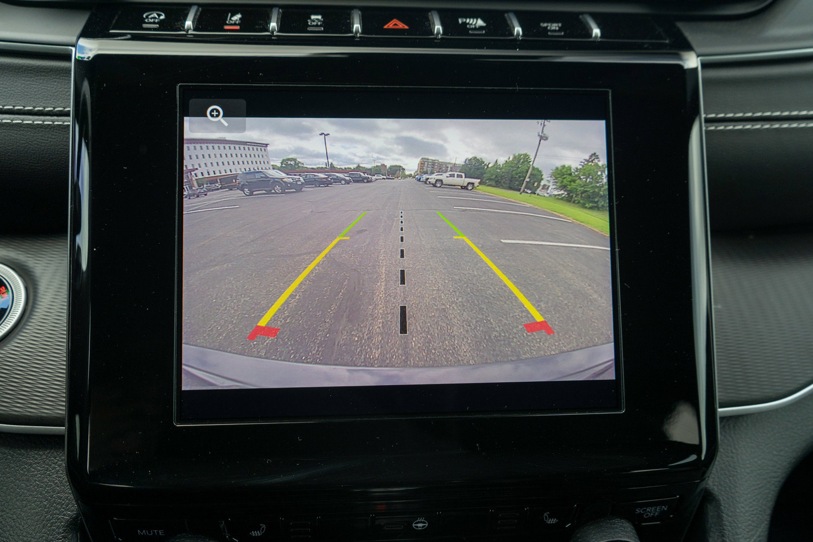Used 2024 Jeep Grand Cherokee Altitude AWD/4WD image 19