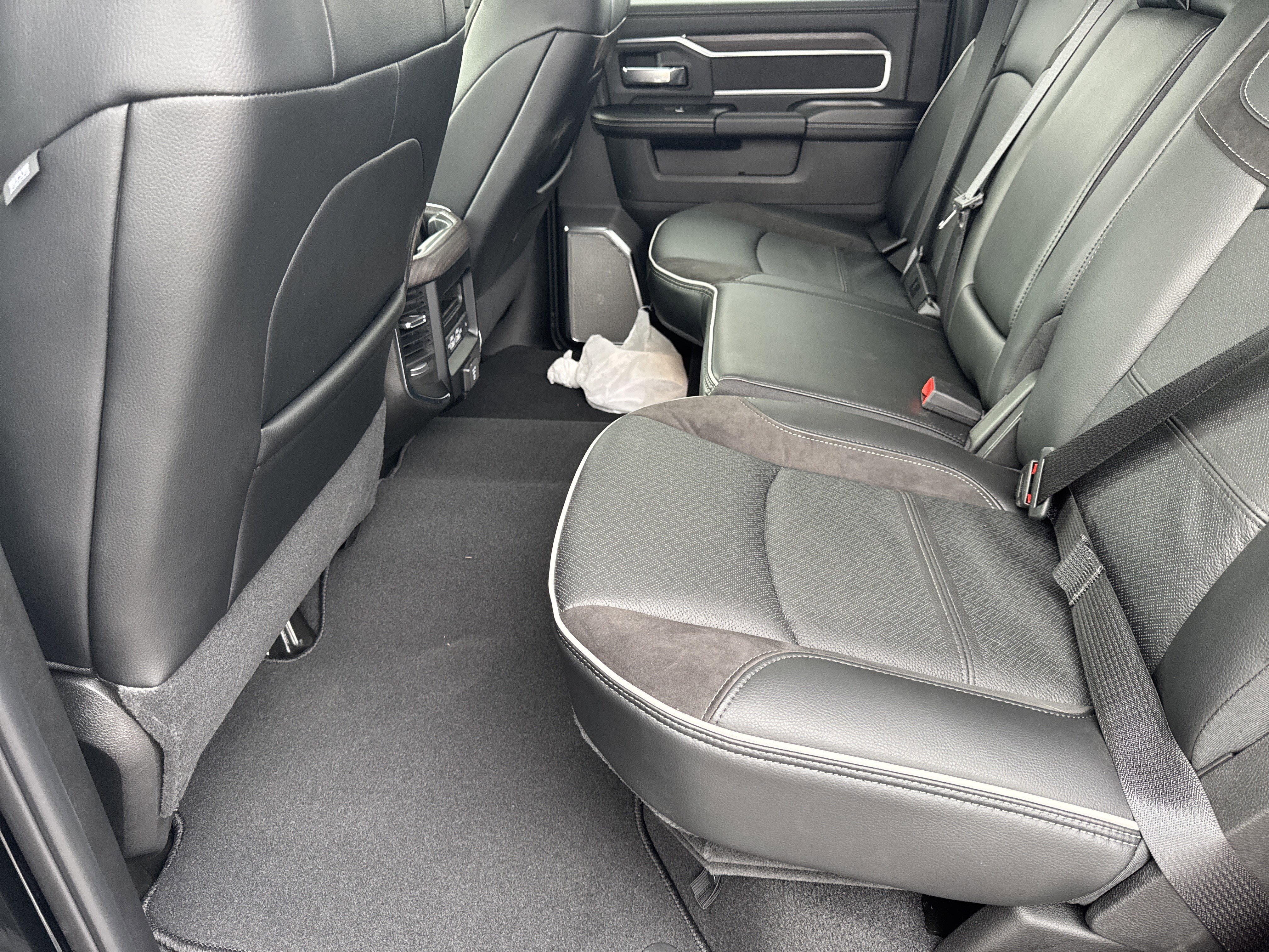 New 2026 RAM 2500 Laramie AWD/4WD image 19