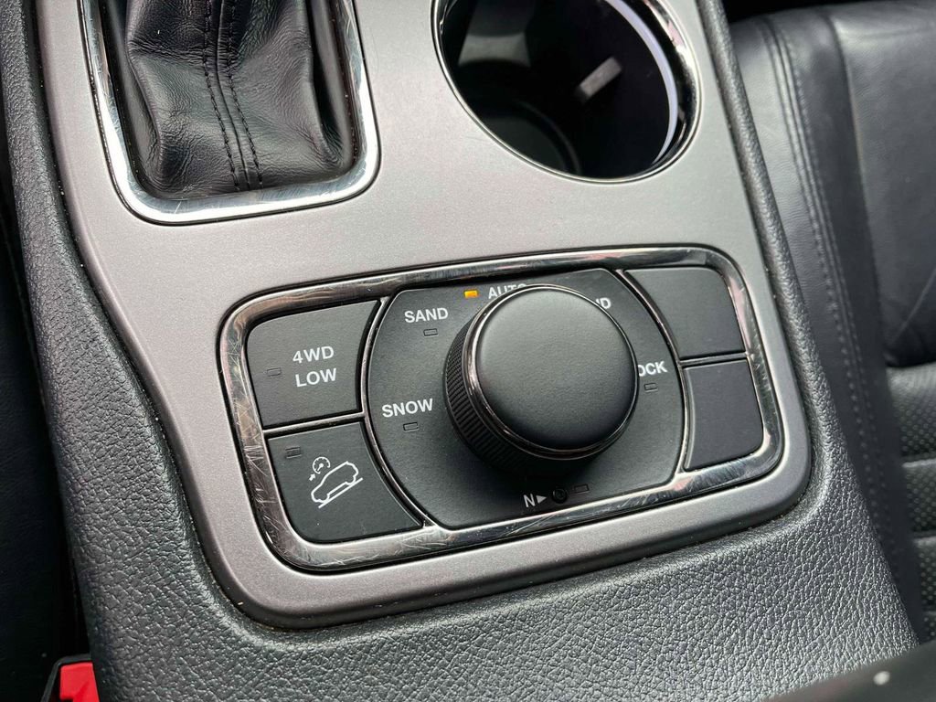 Used 2020 Jeep Grand Cherokee Limited X image 20