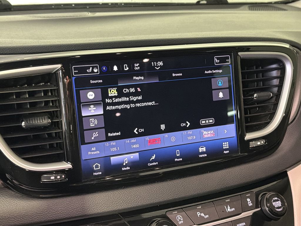 Used 2024 Chrysler Pacifica Touring-L image 24