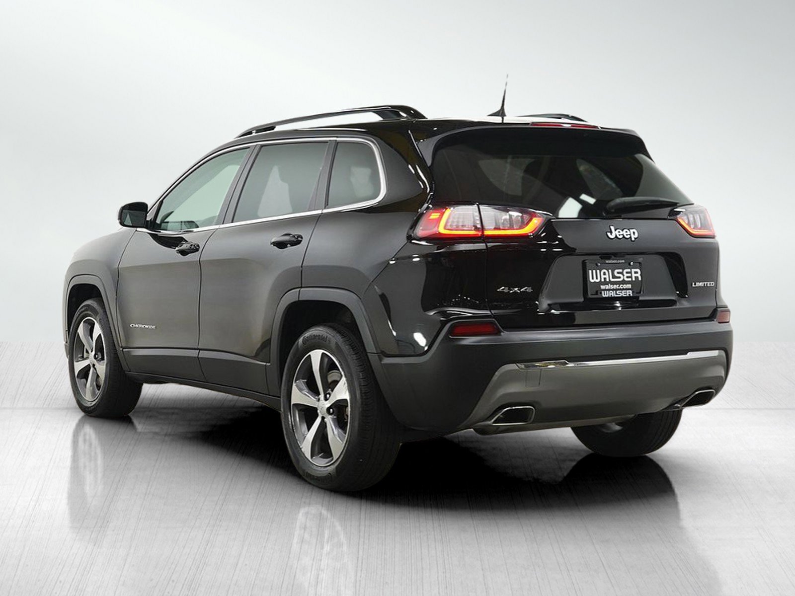 Used 2022 Jeep Cherokee Limited AWD/4WD image 3