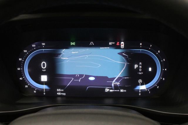 Used 2025 Volvo XC40 B5 Plus image 27