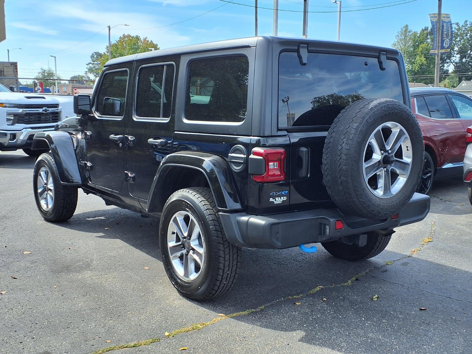 Used 2024 Jeep Wrangler Unlimited w/ Dual Top Group AWD/4WD image 4