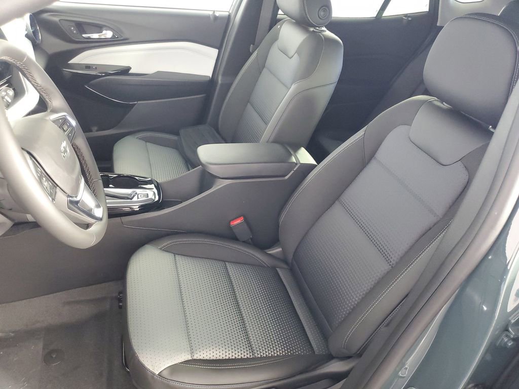 New 2026 Chevrolet Trax LT w/ Midnight Edition image 12