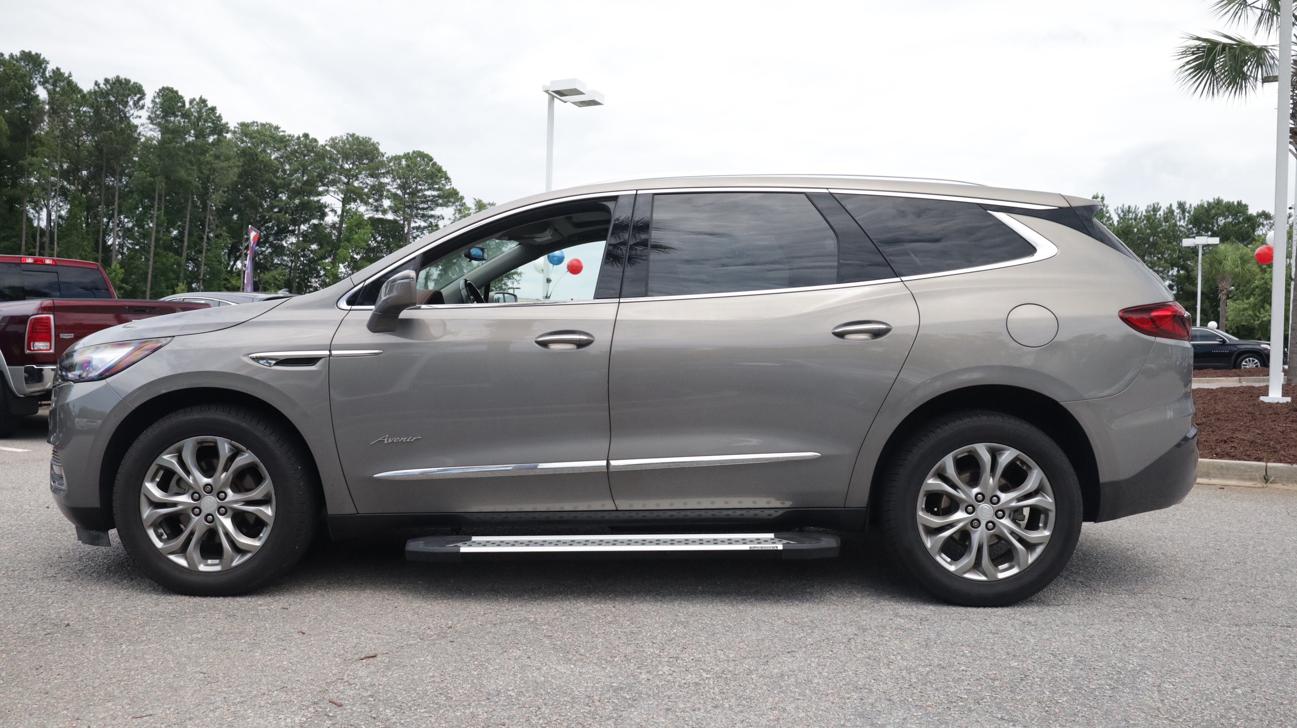 Used 2019 Buick Enclave Avenir w/ Avenir Technology Package AWD/4WD image 2